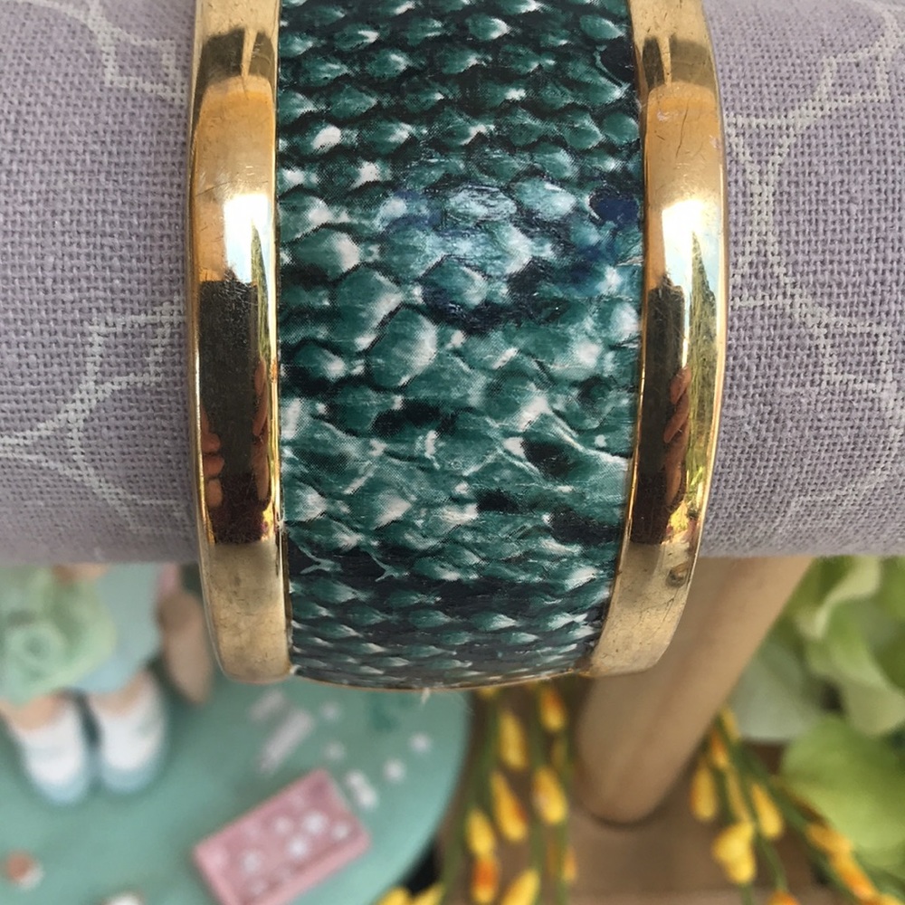 BANGLE BRACELET